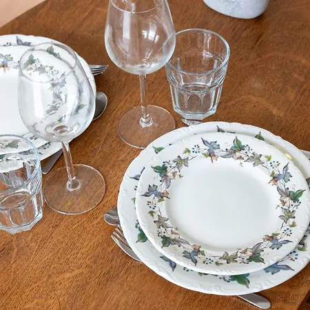 La Tiny - Sleep In * La Ciotat