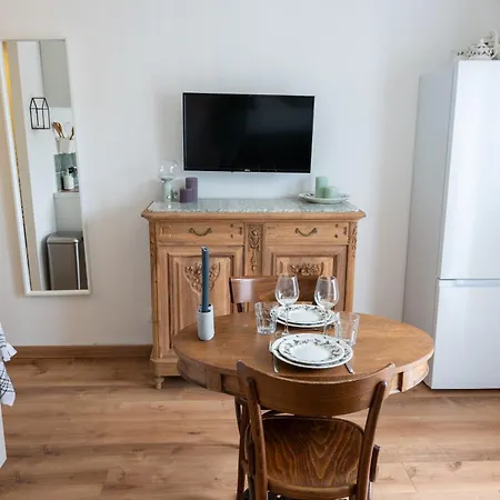 La Tiny - Sleep In Апартаменты