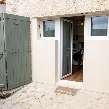 La Tiny - Sleep In Apartman *