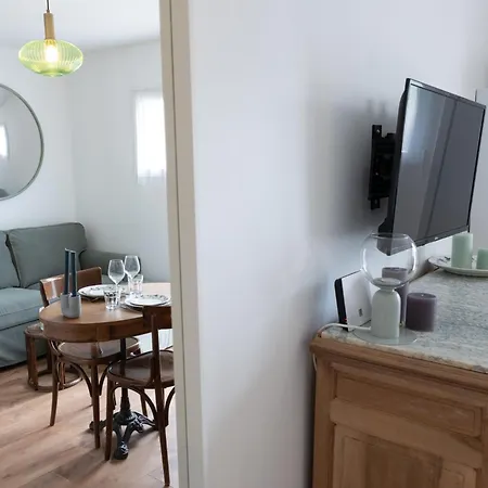 La Tiny - Sleep In *